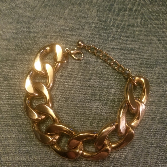 🎉Guess Chunky Gold Link Bracelet - Picture 6 of 6
